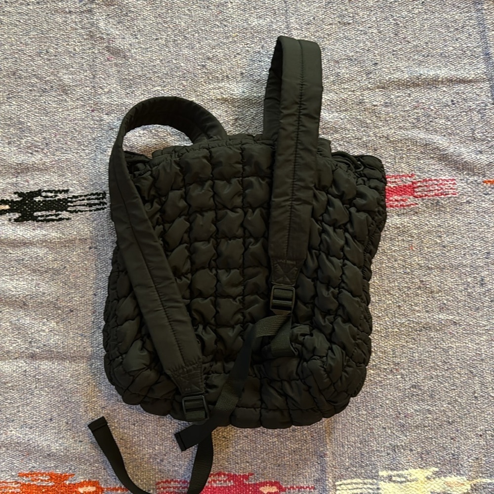 🍍Forever 21 quilted backpack 🍍ADJUSTABLE straps 🍍16” width🍍13” depth🍍 - Picture 2 of 3